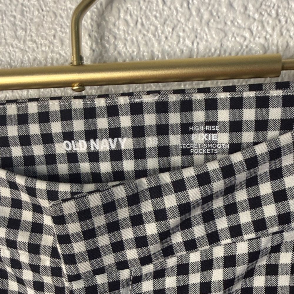 Old Navy Black and White Gingham High Waist Shorts- Size 18 - Picture 2 of 5